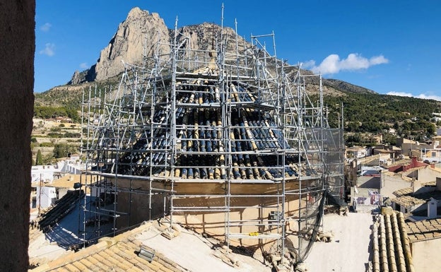 Comienza la fase de restauración de la cúpula de la iglesia de Sant Bertomeu de Finestrat