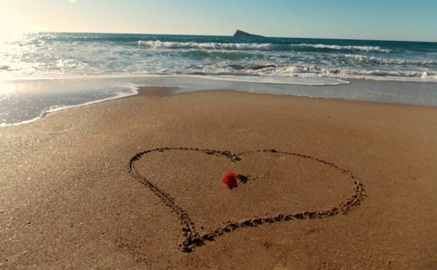 San Valentín impulsa la ocupación hotelera en Benidorm, aunque lejos todavía del lleno absoluto