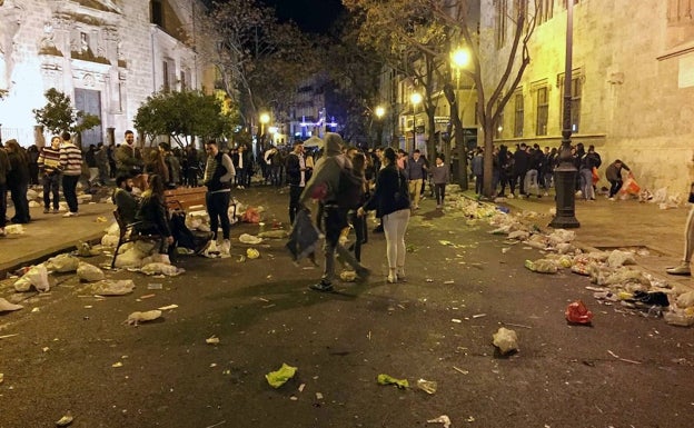 Un retén policial blindará la Lonja ante el botellón