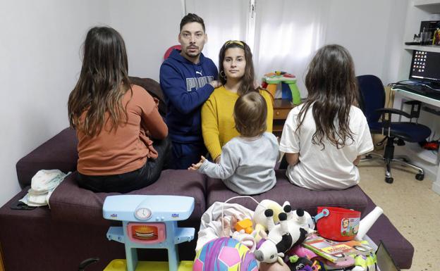 «No se puede vivir sin saber si te vas a quedar en la calle con tres niñas»