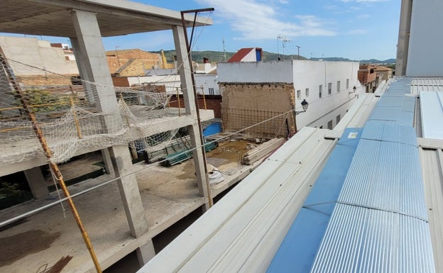 Llombai acaba con las goteras del auditorio