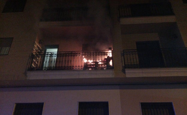 La Policía Local de Picassent interviene en el incendio de una vivienda sofocando el fuego con extintores