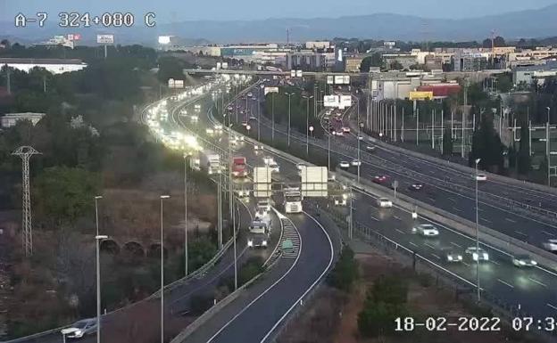 Hasta 11 kilómetros de colapso en las vías de acceso Valencia