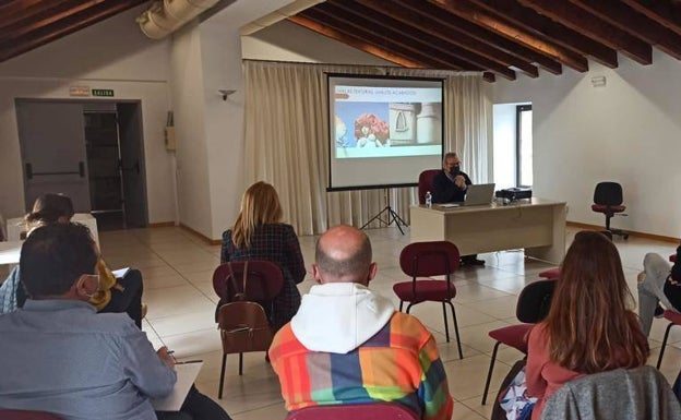 La Junta Central Fallera forma a sus jurados