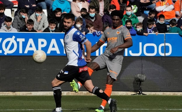 El Valencia confirma la lesión en la rodilla de Thierry Correia