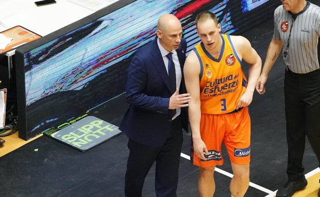 La derrota en la Copa no altera el futuro de Peñarroya en la Fonteta