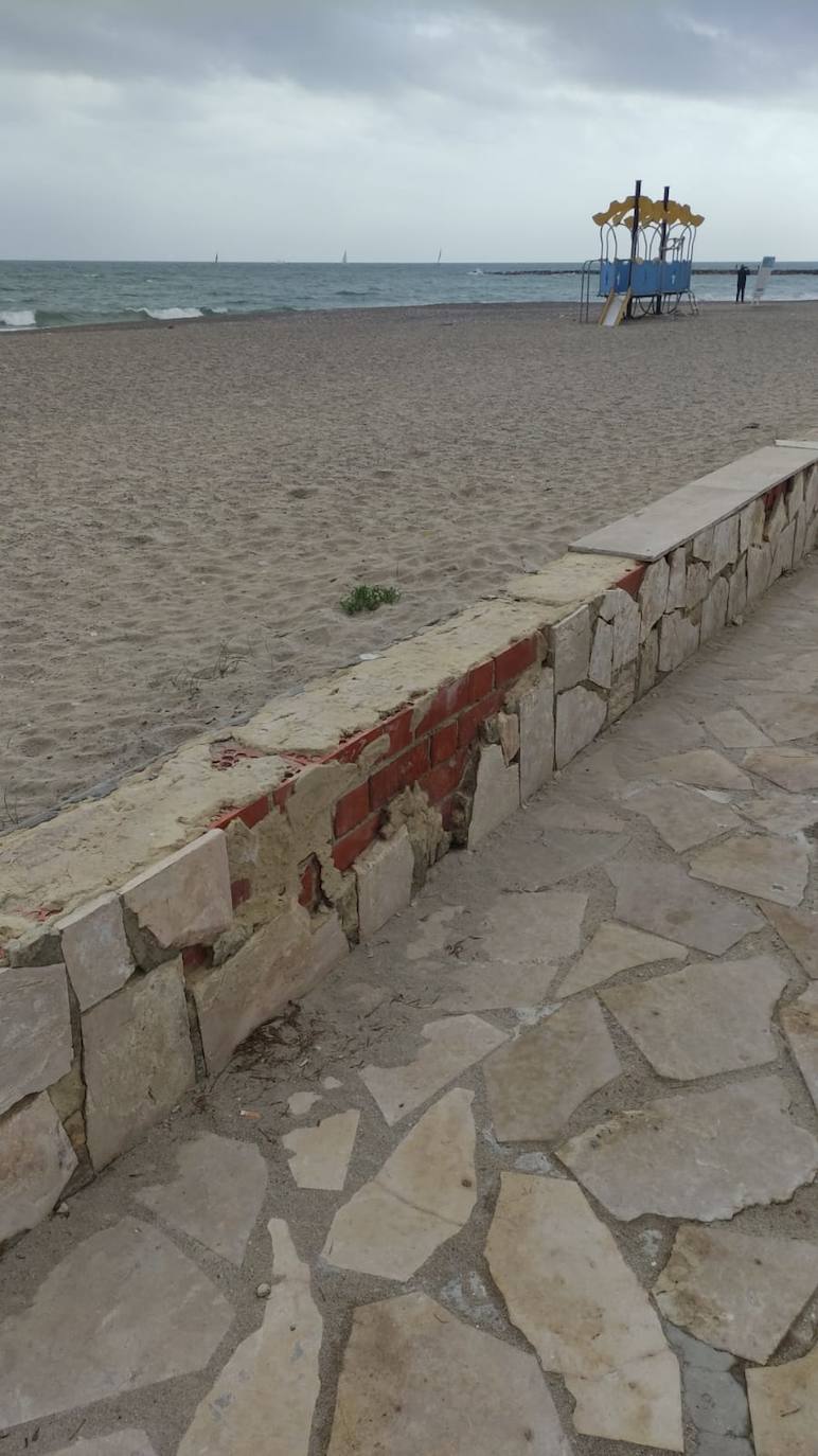 Abandono en las playas de Pinedo