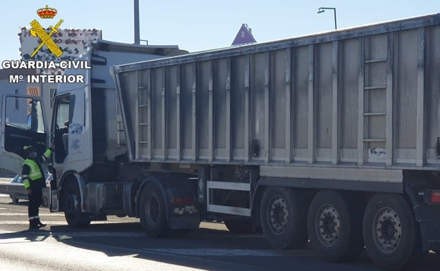 Un camionero de Canals quintuplica la tasa de alcohol en un control en la A-23