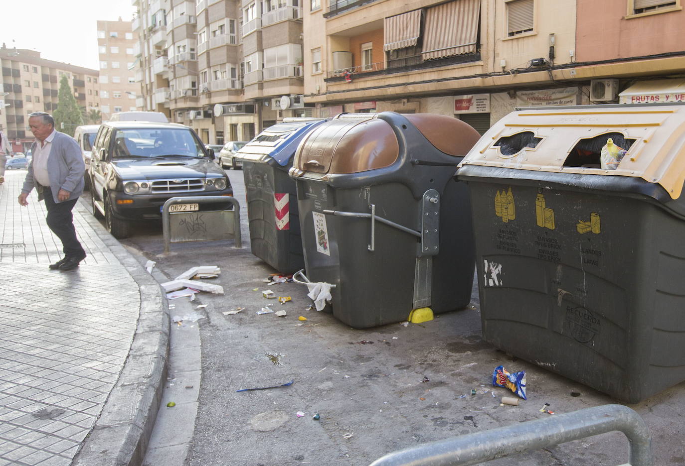 Falta de limpieza en las calles y mal estado de jardines centran las quejas vecinales en Valencia