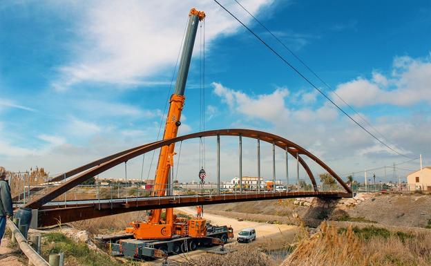 La nueva pasarela de la Vía Xurra sobre el Carraixet