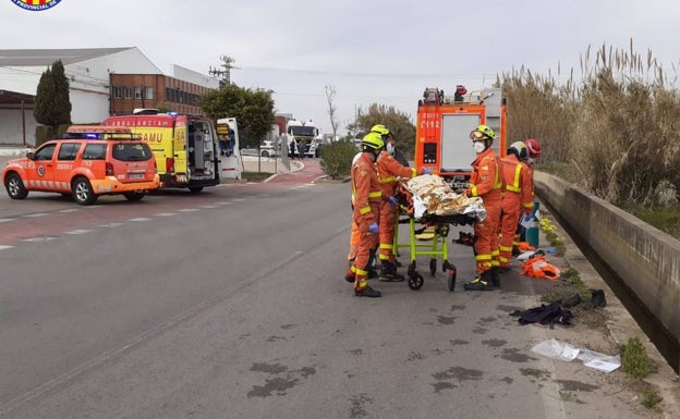 Un motorista herido tras caer a una acequia en Picanya