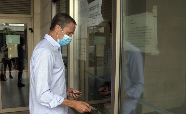 La juez desbloquea un seguro de Zaplana para costear 9.000 euros de gastos médicos