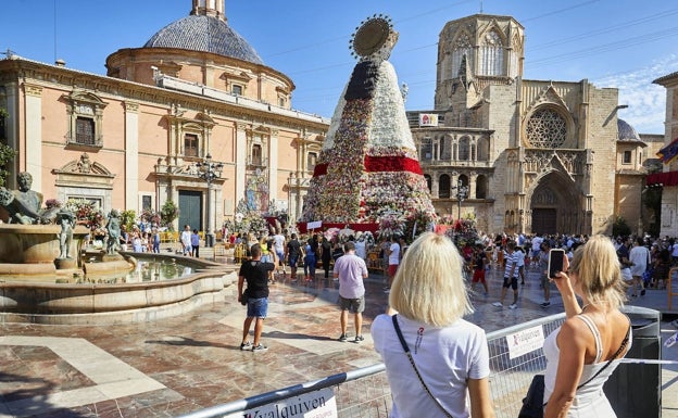 El turismo se recupera en la semana fallera