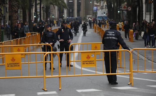 Las calles cortadas por la mascletà y la Crida el domingo en Valencia