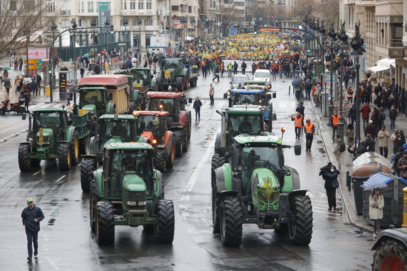 Una tractorada recorre la ciudad de Valencia