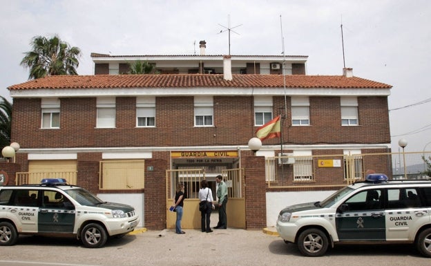 Muere de un infarto tras ser reducido por varios guardias civiles en el cuartel de Llombai