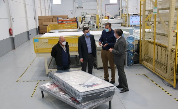 L'Alcúdia recibe la donación de una cama articulada para Servicios Sociales