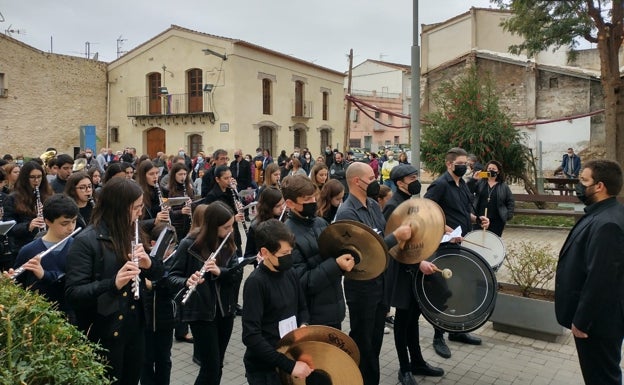 Pasacalle fúnebre en Benirredrà contra la invasión de Ucrania