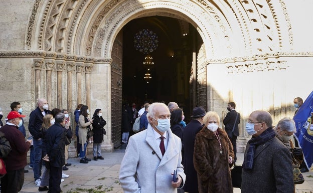 Misa y toques de campana por la paz en Ucrania en la Catedral de Valencia