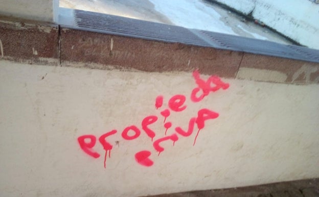 Vandalismo en la fuente de Benifaió