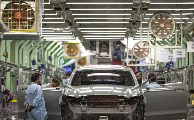 Cada trabajador de Ford Almussafes perderá más de 3.000 euros al año a partir de 2026, según un economista