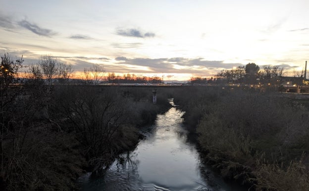 Concentración en el Pont de Ferro de Alzira contra el Plan Hidrológico