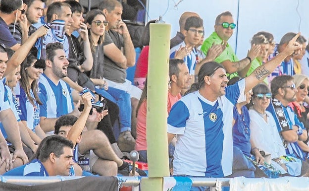 Los jugadores del Hércules ceden 40 de sus invitaciones a la afición tras la negativa del Levante de vender entradas a los alicantinos