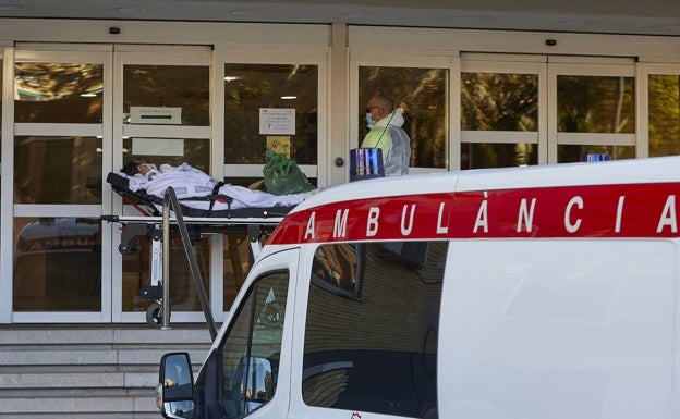 Un hombre de 69 años sufre una crisis de ansiedad al incendiarse su vivienda en La Vila Joiosa