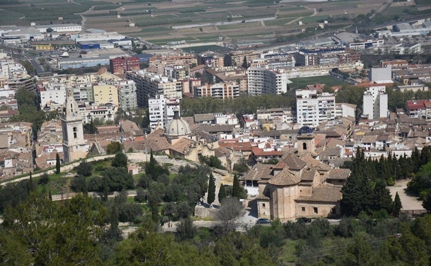 Amics de la Costera pide al conseller Illueca que se beneficien los tres distritos del centro histórico de Xàtiva del parque de vivienda joven