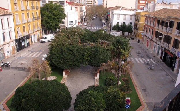 Vecinos y comerciantes reclaman a Dénia que rediseñe el proyecto de la Glorieta y les garantice el acceso