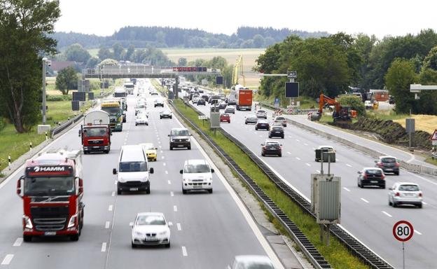 Los expertos de Hacienda alientan el pago por el uso de carreteras y simulan el cobro de 1 y 3 céntimos por kilómetro