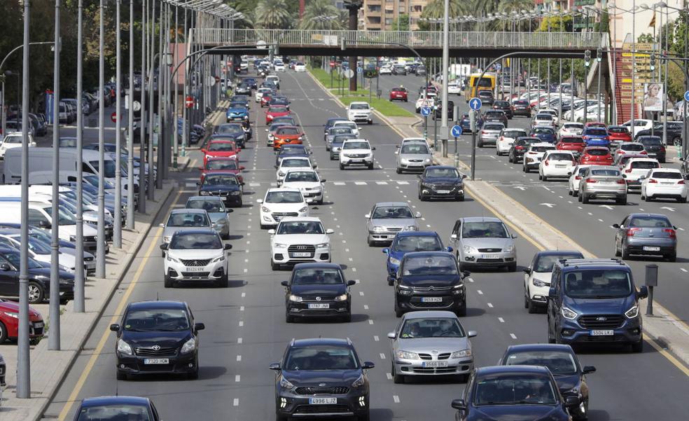 Valencia acelera los trámites para prohibir circular en zonas de la ciudad a los vehículos que más contaminen