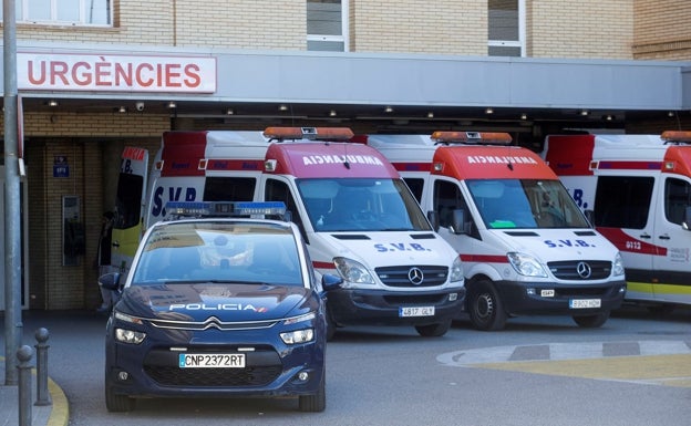 Siete heridos al arrollar un coche la terraza de un bar en Castellón