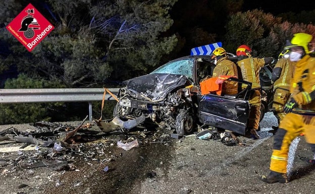 Dos heridas graves tras un choque frontal entre dos vehículos en Altea