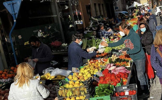 Los mercados y mercadillos de Alicante abrirán el Día del Padre y el Jueves Santo