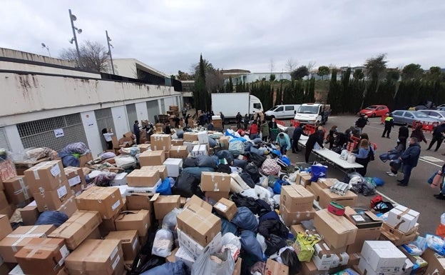 Masiva respuesta de la ciudadanía de Ontinyent y comarca a la campaña de ayuda humanitaria para Ucrania