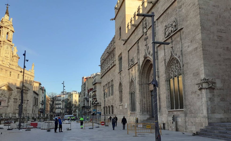 Vallas y vigilantes jurados reforzarán la protección de la Lonja