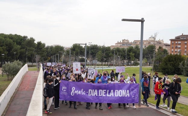 L'Horta Nord se tiñe de morado por el Día de la Mujer