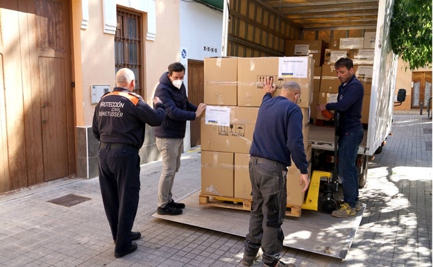 Benetússer envía ocho palés de ayuda humanitaria para la población ucraniana