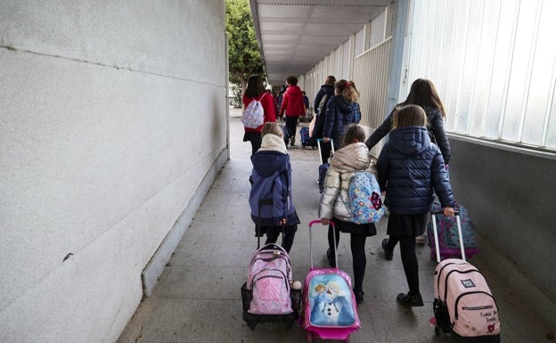 El Síndic presiona a Educación para resolver los impagos a los profesores de centros concertados