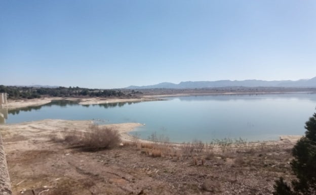 Ministerio de Transición Ecológica y Adif ultiman el convenio para las obras en la línea férrea que atraviesa el pantano de Bellús