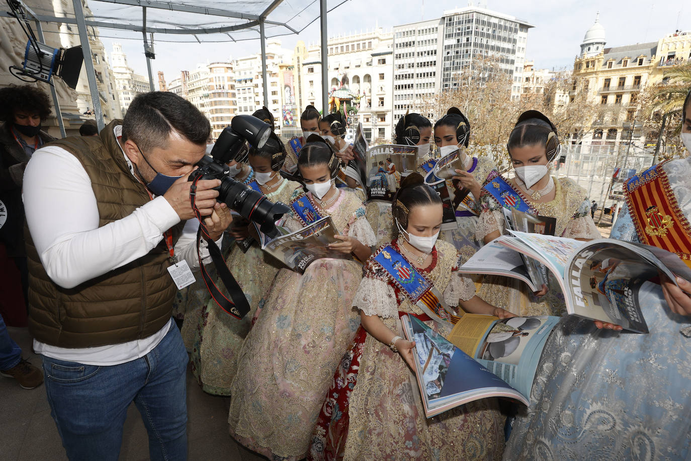 La Revista de Fallas de LAS PROVINCIAS se presenta en el balcón