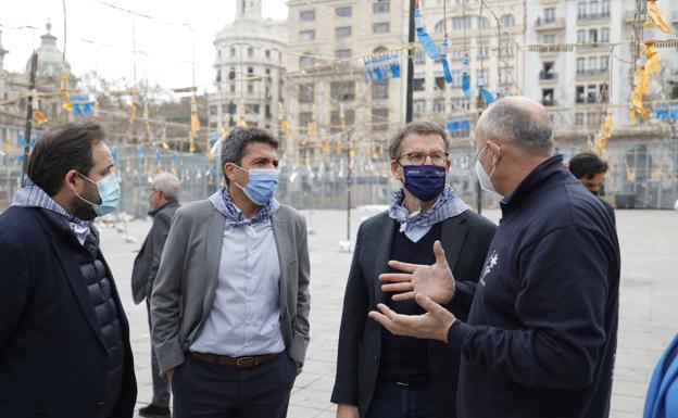 Feijóo inicia su campaña en el balcón