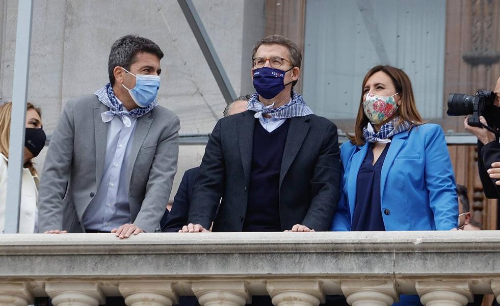Feijóo inicia su campaña en el balcón
