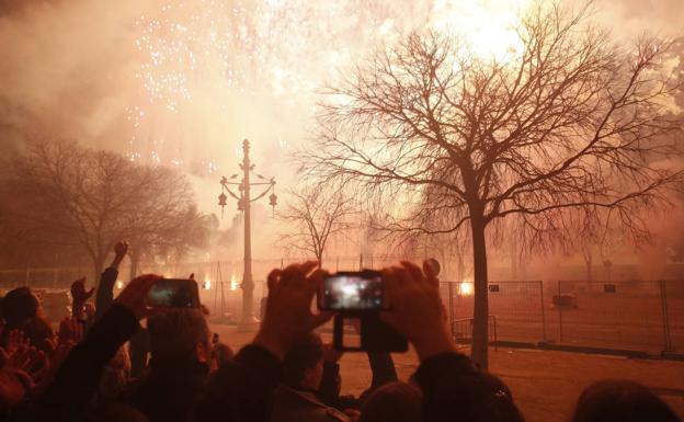 Mascletaes nocturnas del sábado 12 de marzo en Valencia: hora y desde dónde se disparan