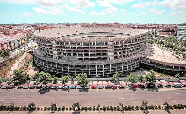 El PSPV y Compromís vuelven a enzarzarse con el proyecto de Lim del nuevo Mestalla
