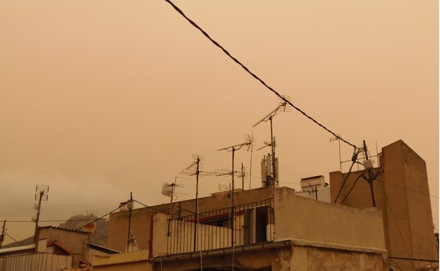 El cielo se tiñe de amarillo en l'Alcoià y el Comtat