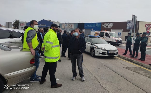 Protesta de transportistas en Gandia ante el aumento de carburantes