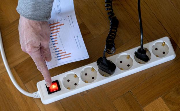 El precio de la luz de hoy martes: los nuevos tramos y las horas más baratas para usar los electrodomésticos