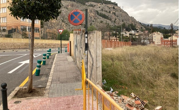 Pendientes de habilitar un centenar de aparcamientos en el barrio alcoyano de Santa Rosa